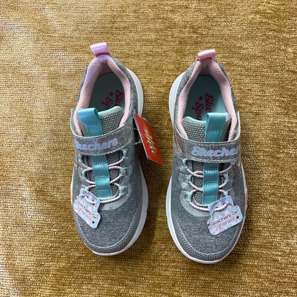 Sketchers sport Velcro close, wide fit sneakers